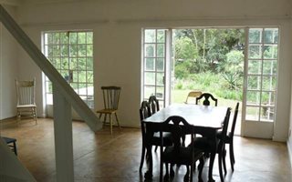2 Bedroom Garden Cottage in Kelvin