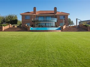 5 Bed House in Marlbank