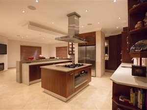 5 Bed House in Marlbank