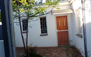 Garden Cottage in Orange Grove