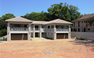 3 Bedroom Apartment in Beverley Hills