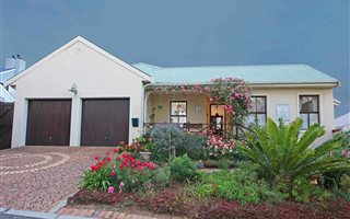 4 Bedroom House in Welgedacht
