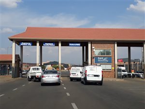451 m² Commercial space in Willow Park Manor