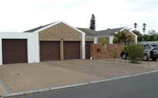 8 Bedroom House in Mikro Park
