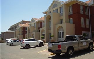 1200 m² Office Space in Ferndale