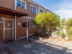 4 Bed House in Groenvallei
