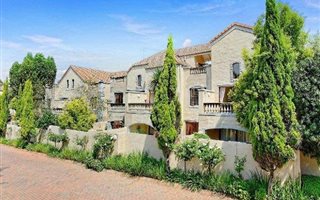 2 Bedroom Apartment in Melrose Estate
