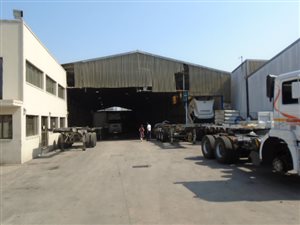2500 m² Industrial space in Jacobs