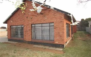 4 Bedroom House in Finsbury