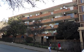 0.5 Bedroom Apartment in Yeoville