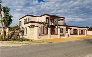 4 Bedroom House in Haasendal