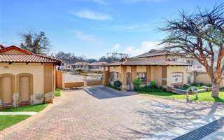 3 Bedroom Cluster in Bryanston