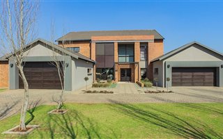 5 Bedroom House in Silver Lakes Golf Estate