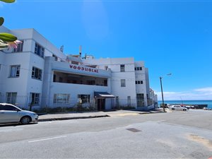 1 Bed Apartment in Quigney