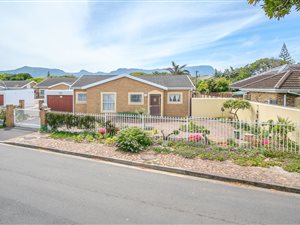 3 Bed House in Bergvliet