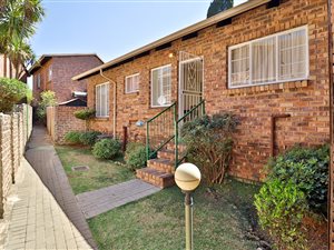 2 Bed Townhouse in Van Riebeeck Park