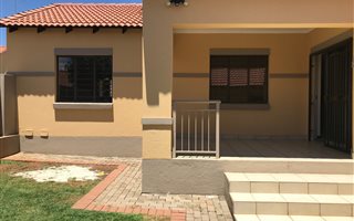 3 Bedroom Simplex in Mooikloof Ridge