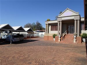 925 m² Commercial space in Muckleneuk