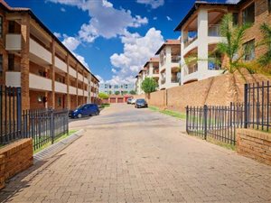 2 Bed Apartment in Erand Gardens