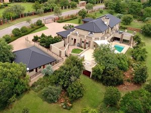 6 Bed House in Cornwall Hill