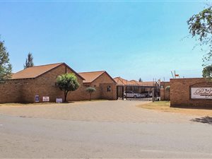 3 Bed Simplex in Protea Glen