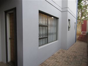 2 Bed Apartment in Honeydew