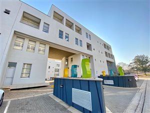 320 m² Commercial space in Lydiana