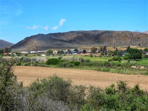 5.7 ha Land available in Uniondale