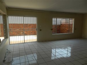 3 Bed Townhouse in Moreleta Park