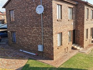2 Bed Flat in Olievenhoutbosch