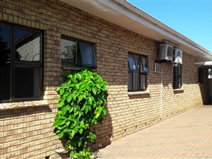 5 Bed House in Clare Hills