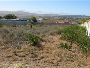 912 m² Land available in Hartenbos Heuwels