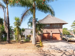 5 Bed House in Colts Hill