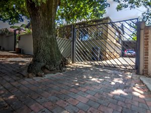 3 Bed House in Kensington