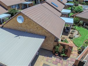 3 Bedroom Simplex in Featherbrooke