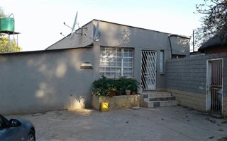 855 m² Commercial space in Rustenburg Central