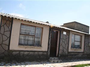 2 Bed House in Meadowlands