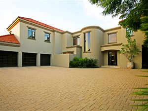 4 Bed House in Khyber Rock
