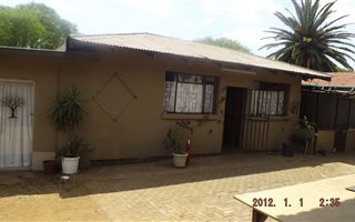 3 Bedroom House in Crown Gardens