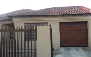 3 Bedroom House in Ivy Park