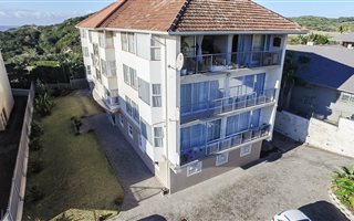 15 Bedroom Apartment in Nahoon Beach