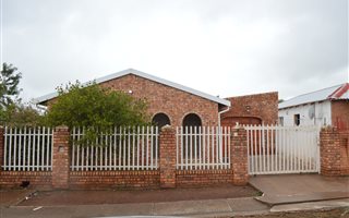 4 Bedroom House in Mlungisi