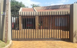 2 Bedroom Garden Cottage in Chancliff