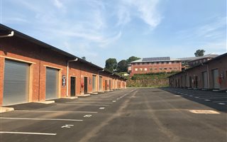 155 m² Retail Space in Hilton
