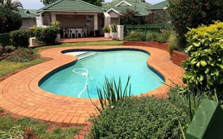 3 Bedroom Apartment in Somerset Park