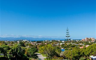 1070 m² Land available in Lower Robberg