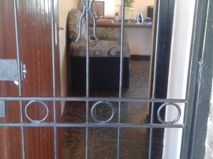 2 Bed Apartment in Eldorado Park