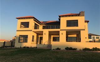5 Bedroom Cluster in Kosmosdal