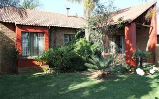 3 Bedroom Simplex in Moreleta Park