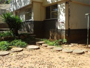 2 Bed Garden Cottage in Mondeor